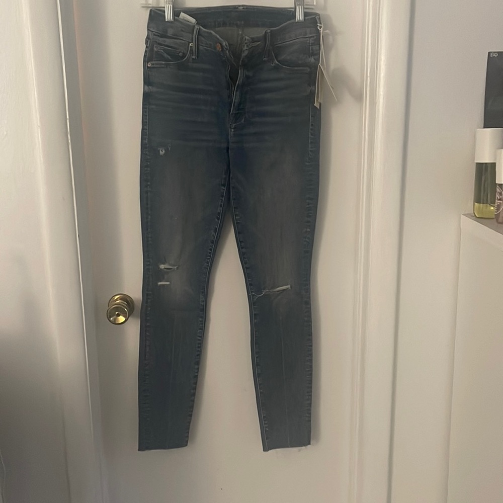 Mother Denim The Looker Ankle Fray  in Going in Circles, size 26. NWT.